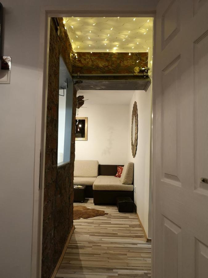 Little Modern Folk Apt Apartment Vălenii de Munte Exterior foto