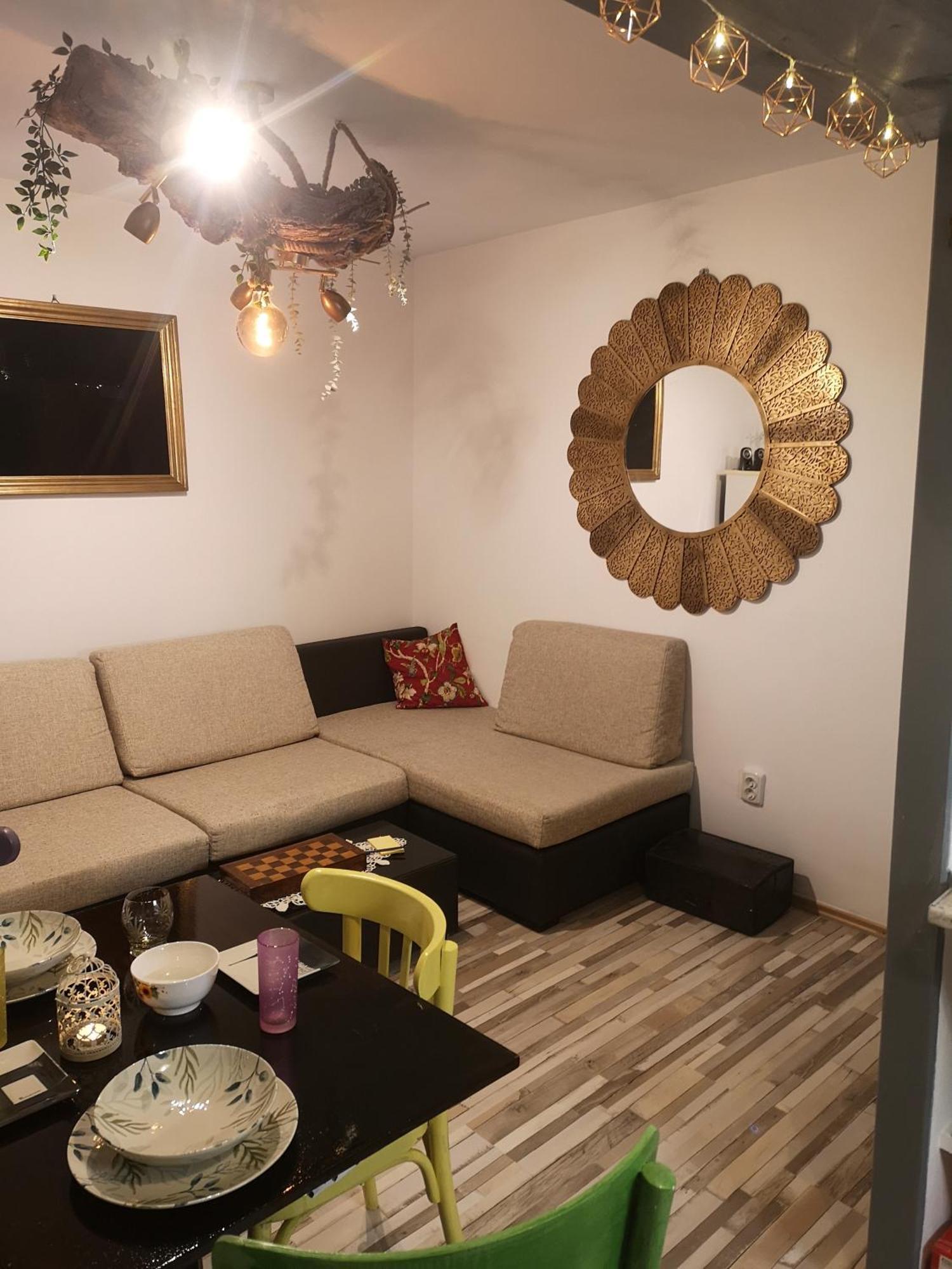 Little Modern Folk Apt Apartment Vălenii de Munte Exterior foto